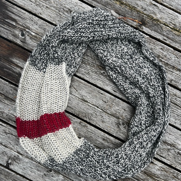 Cable Knit Infinity Scarf - Picture 3 of 4